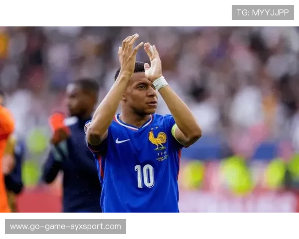 姆巴佩交易流言搅动更衣室气氛:豪门暗流涌动,未来迷雾重重 姆巴佩交易流言搅动更衣室气氛:豪门暗流涌动,未来迷雾重重