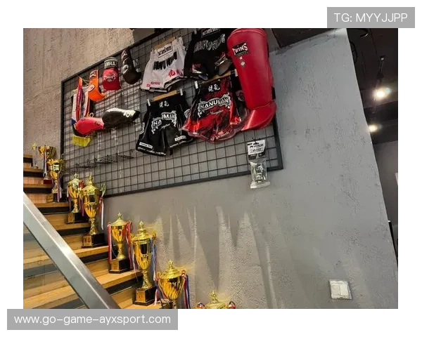 UFC肘击命中瞬间,现场音效震撼到刺激神经 UFC肘击命中瞬间,现场音效震撼到刺激神经