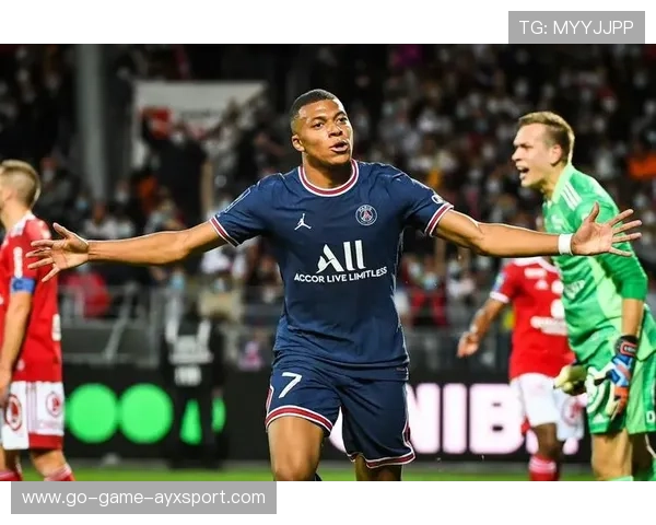 巴黎后防线关键断球换来致胜反击 巴黎后防线关键断球换来致胜反击